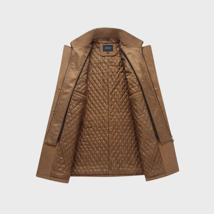 Homem usando casaco peacoat masculino elegante, vestuário clássico de inverno para um look sofisticado.
