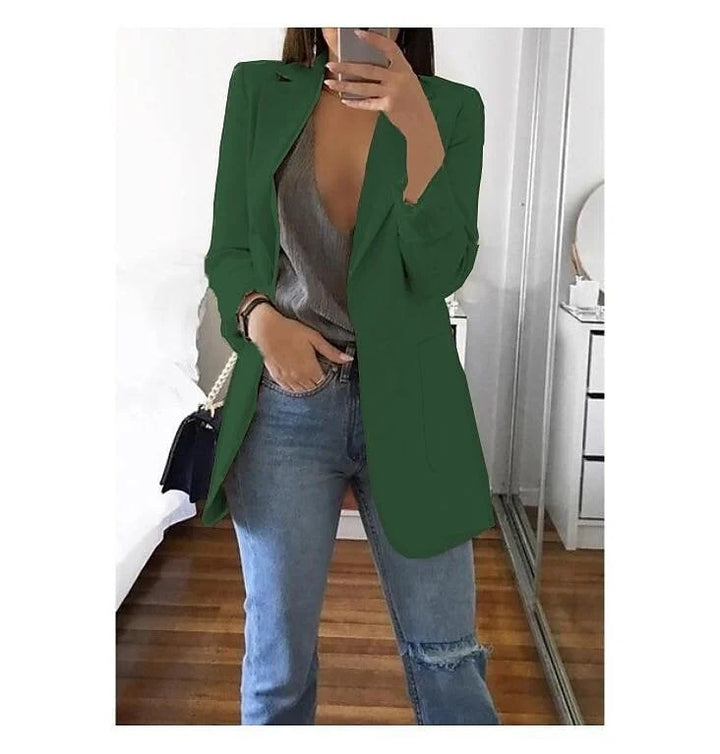 Jaqueta blazer feminina com lapela, detalhe elegante para um visual sofisticado.