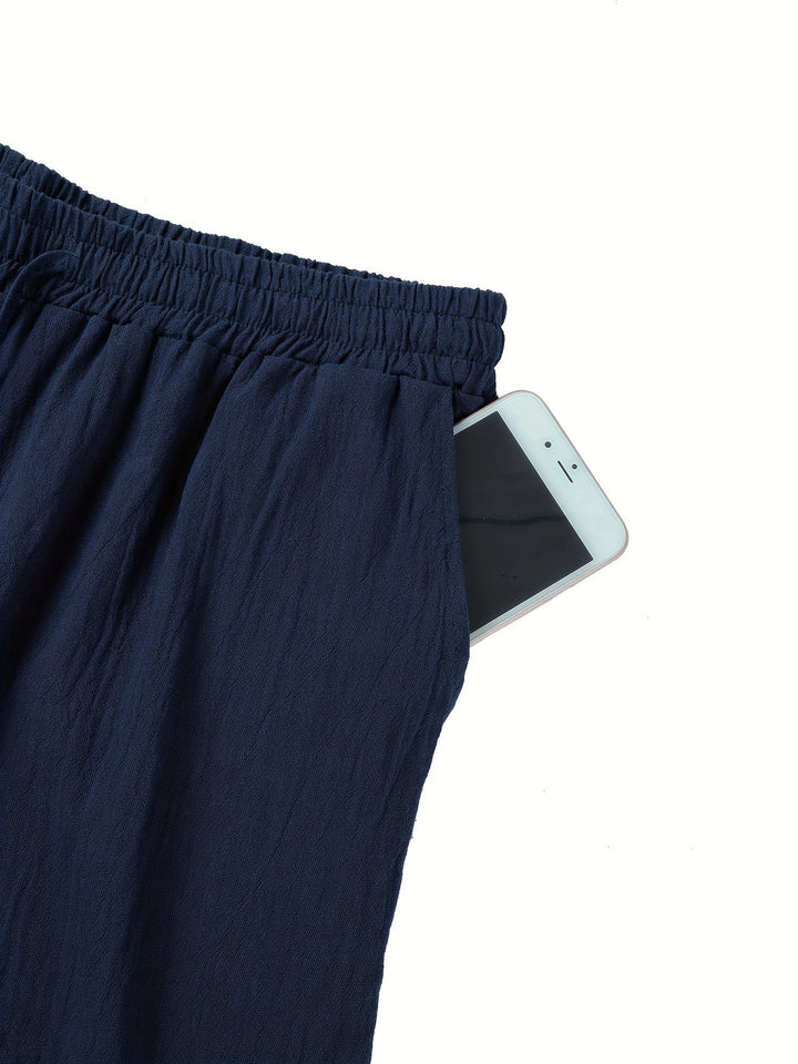 Calças masculinas versáteis e leves, ideais para compor um look casual confortável.