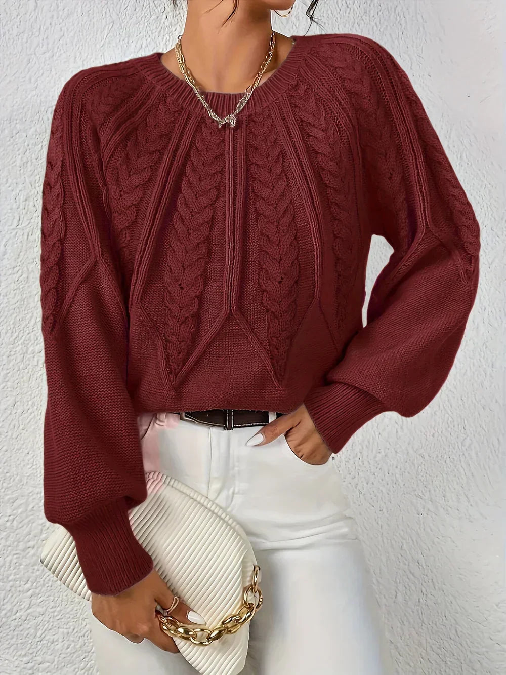 Blusa de frio feminina em tricô de crochê. Conforto e estilo elegante para moda feminina no inverno.