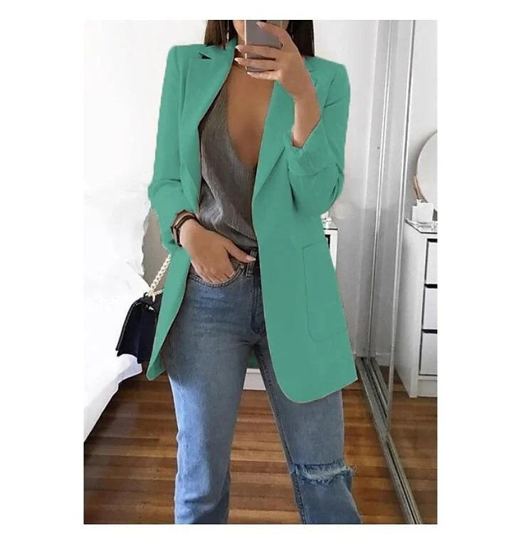 Blazer feminino elegante, corte moderno, ideal para outono/inverno. Look sofisticado.
