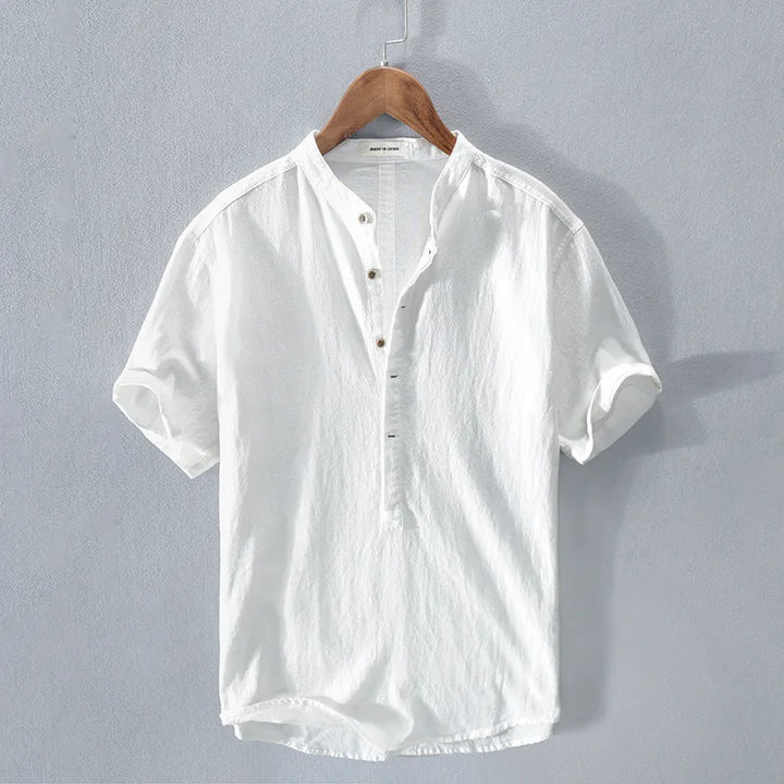 Camisa feminina elegante de manga curta com botões, ideal para primavera/verão. Blusa casual com conforto para o dia a dia.