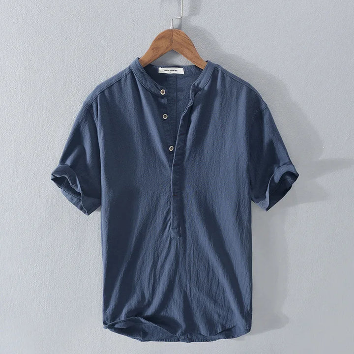 Roupa feminina de verão: camisa de manga curta com botões para máximo conforto. Look casual e fresco para o dia a dia.