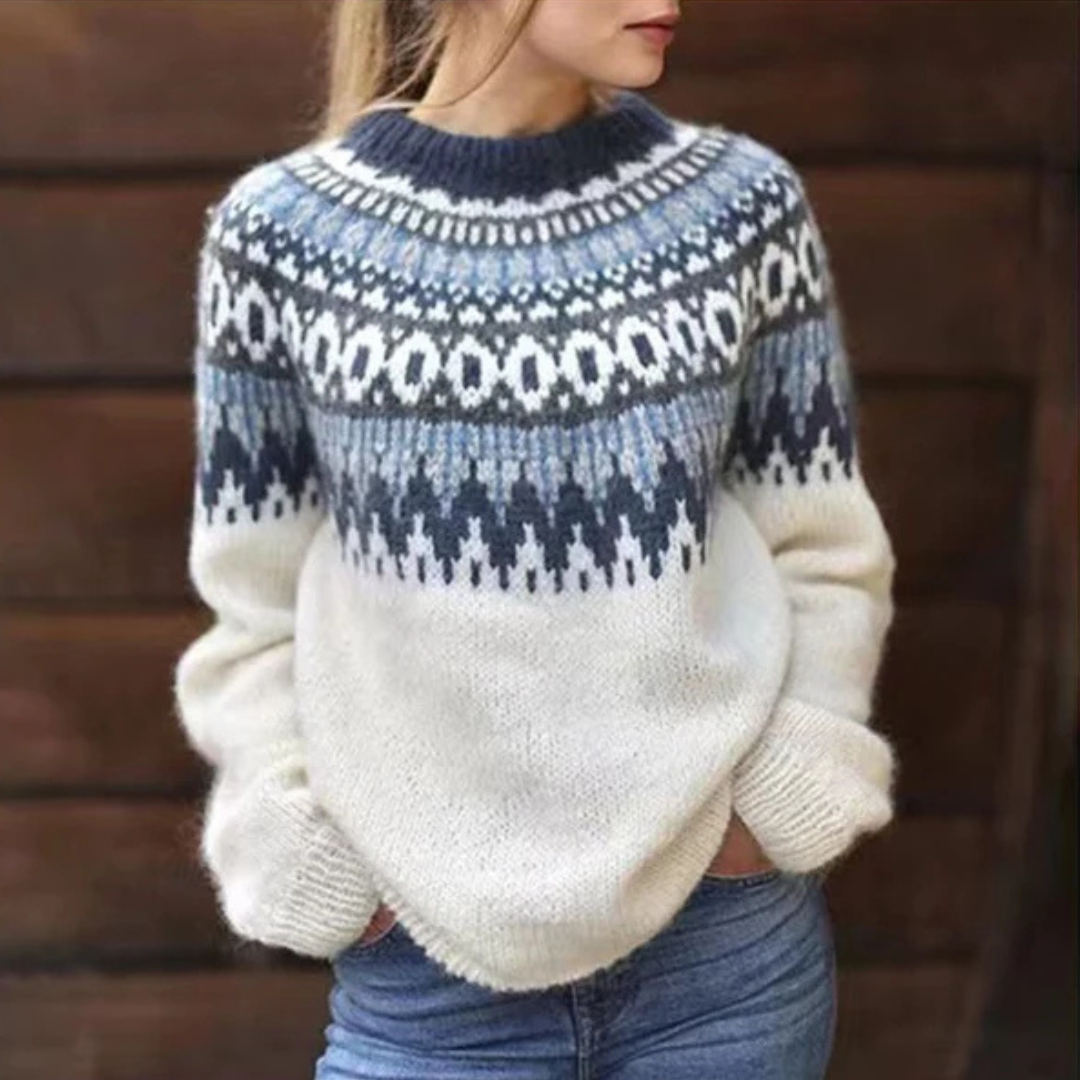 Pulôver feminino azul de tricot, elegante e aconchegante para o inverno. Suéter casual confortável com estilo nórdico.