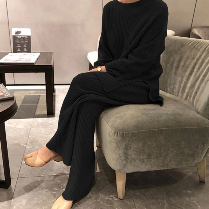 Conjunto de suéter e calça feminino, ideal para look casual elegante e confortável no dia a dia.