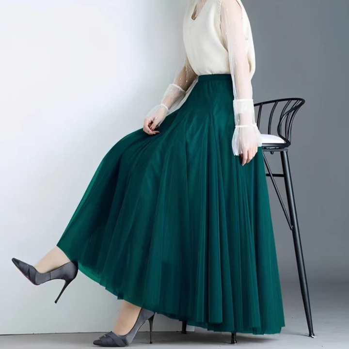 Saia plissada midi feminina elegante, ideal para diversas ocasiões, da moda casual à festa.