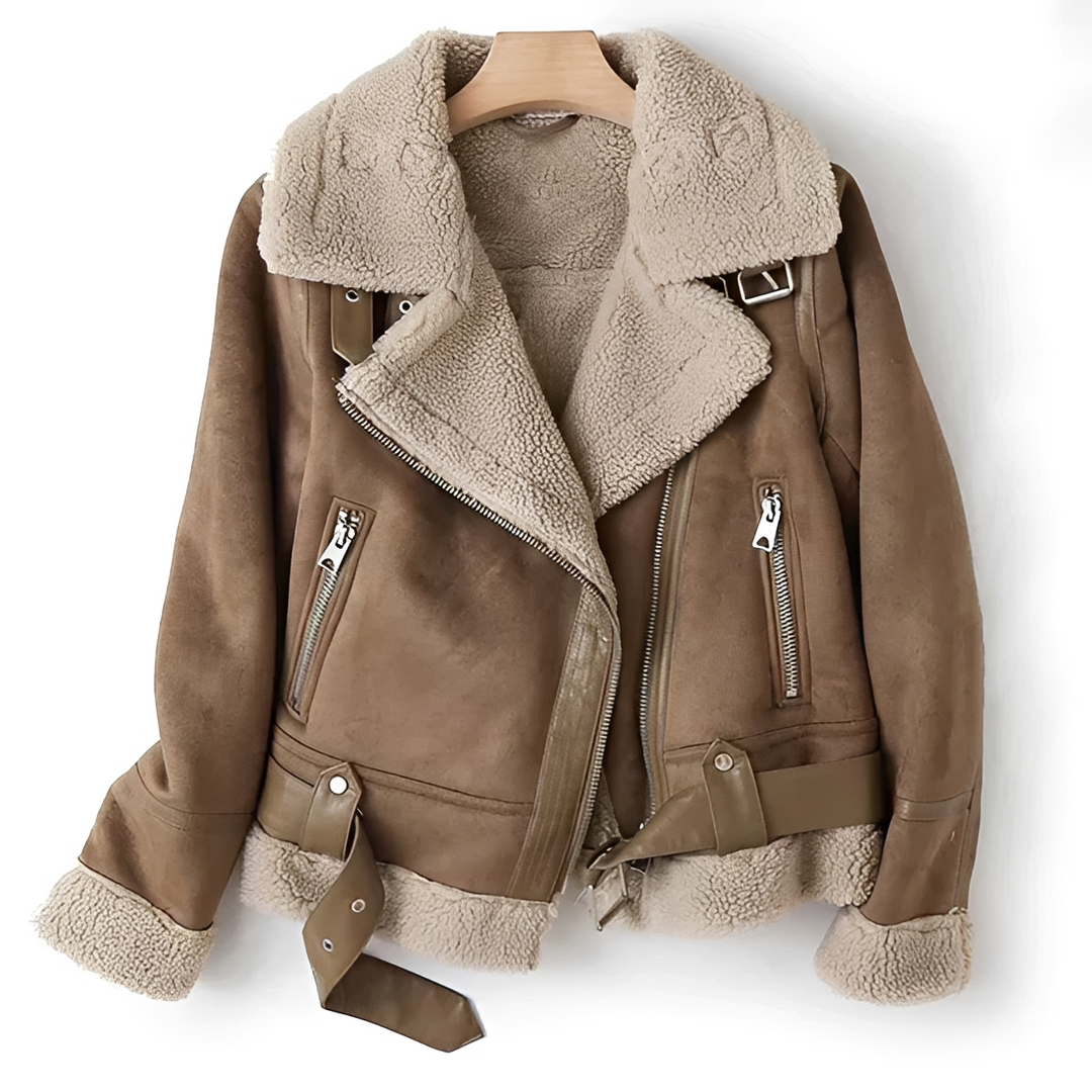 Jaqueta Feminina Macie elegante para inverno, oferece estilo e conforto aconchegante. Ideal para moda feminina externa.