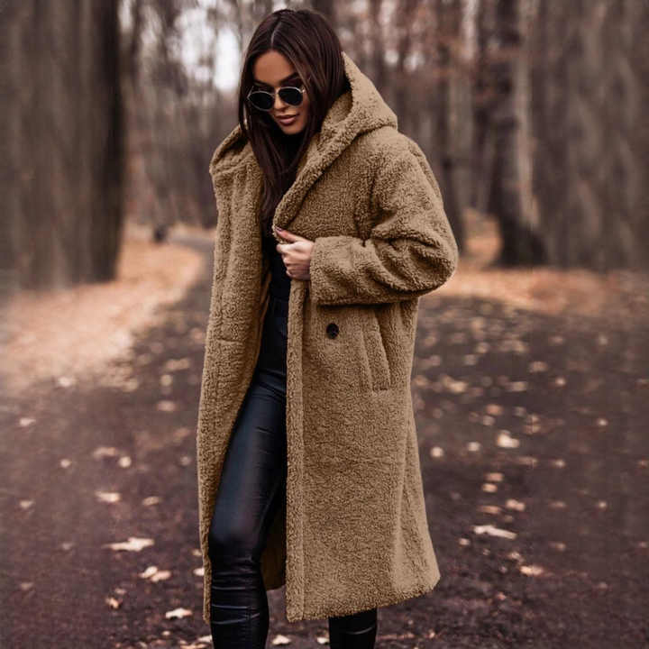 Agasalho sobretudo feminino quente e confortável. Estilo elegante, ideal para as tendências de moda inverno e outwear.