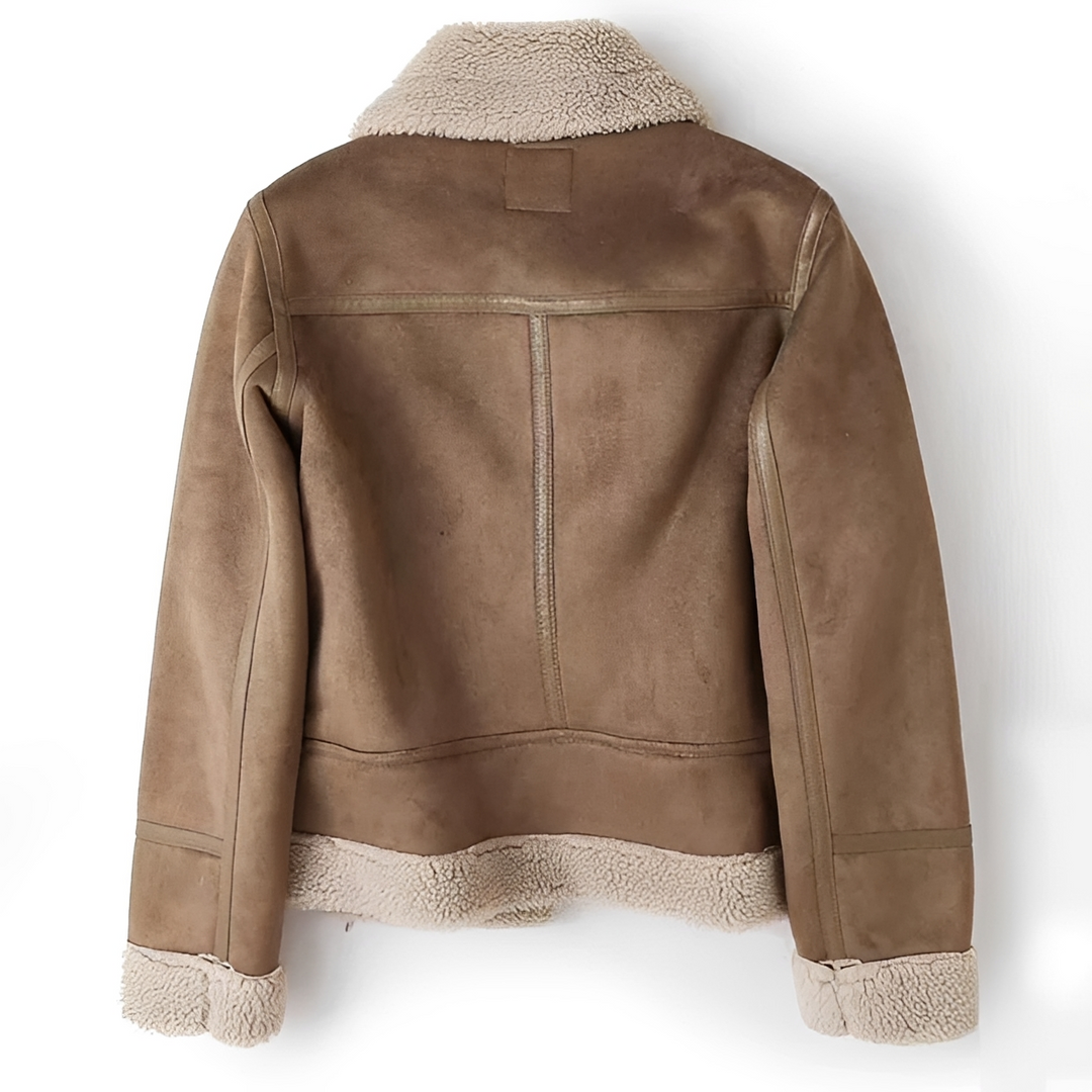 Jaqueta feminina Macie versátil, perfeita para moda inverno. Oferece calor e estilo para roupas externas femininas de qualidade.