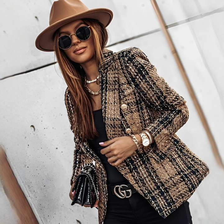 Blazer feminino xadrez confortável com design elegante, perfeito para roupa social. Estilo versátil outono/inverno.