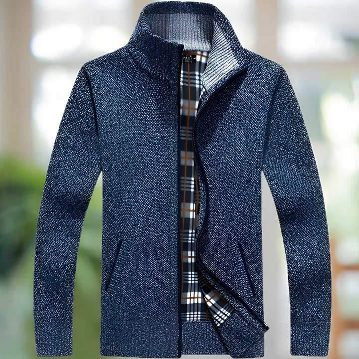 Detalhe da jaqueta masculina de inverno com estilo casual. Agasalho que oferece moda, conforto e proteção contra o frio.