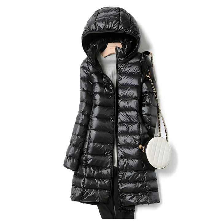 Casaco feminino Elina leve e confortável para o inverno. Possui capuz removível, perfeito para roupa casual.