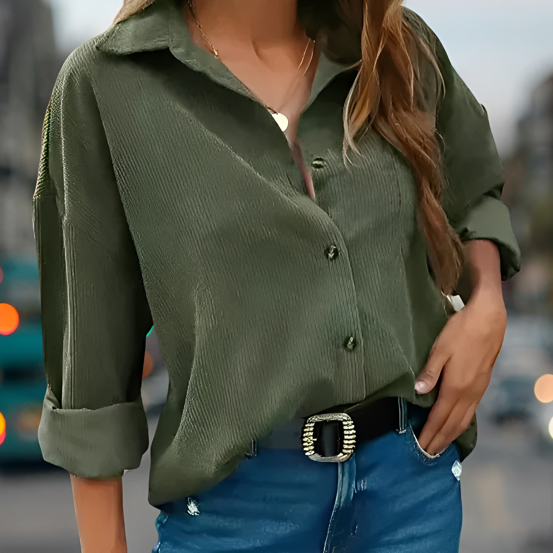 Blusa feminina sofisticada de manga longa. Caimento solto e versátil, perfeita para o outono/inverno.
