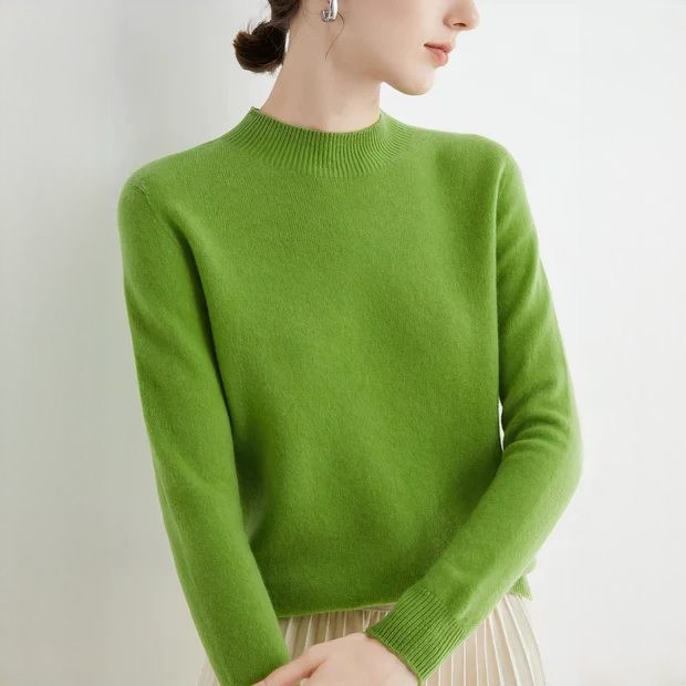 Suéter feminino casual e confortável, blusa pulôver para outono e momentos relax. Moda vestuário.