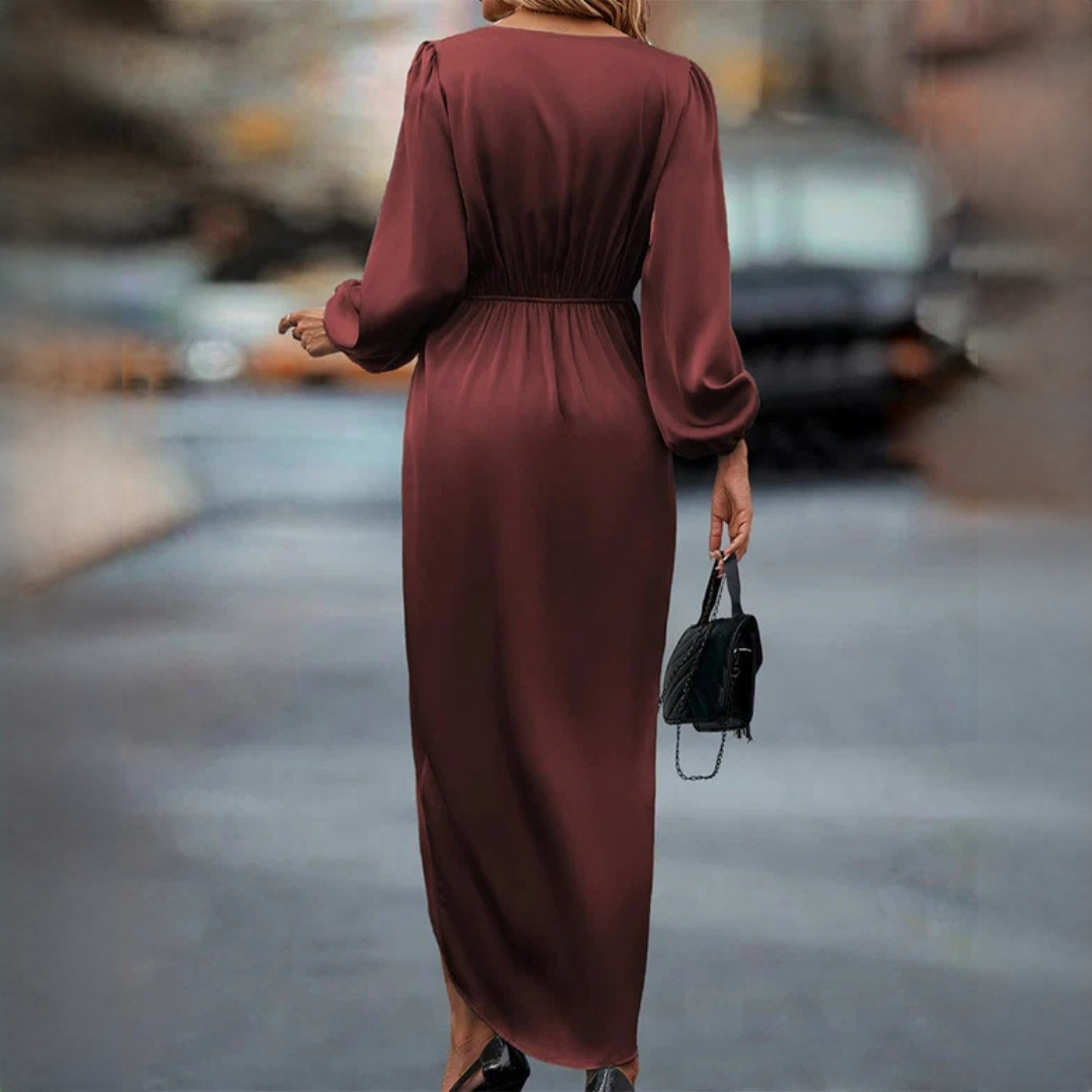 Vestido feminino com decote V profundo e mangas lanterna. Roupa formal vermelho escuro, ideal para eventos de gala.