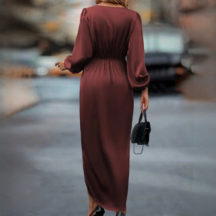 Vestido feminino com decote V profundo e mangas lanterna. Roupa formal vermelho escuro, ideal para eventos de gala.