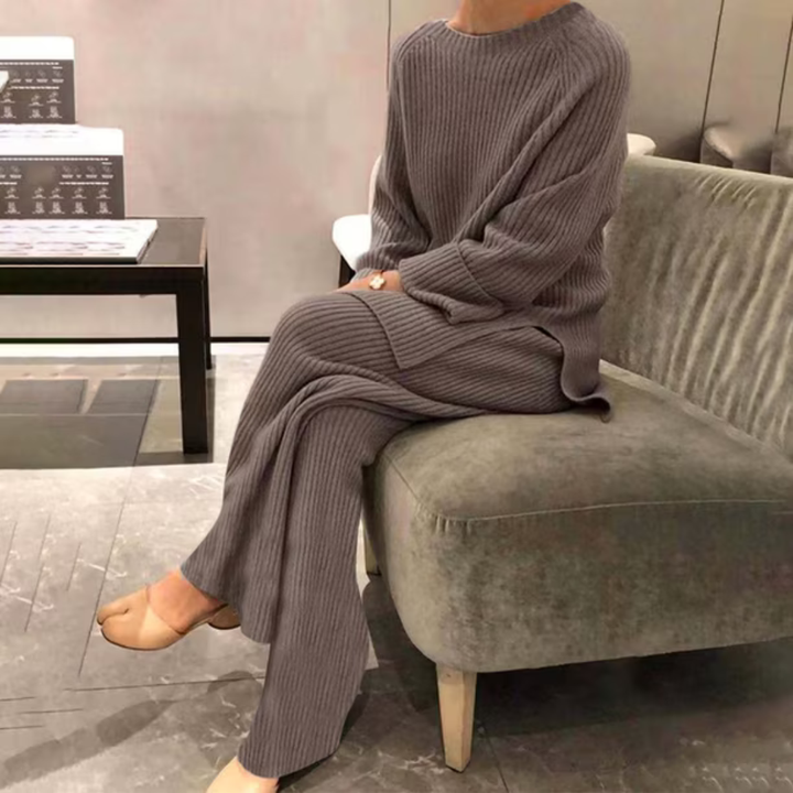 Conjunto feminino elegante de suéter e calça para inverno, moda confortável e coordenada para ela.