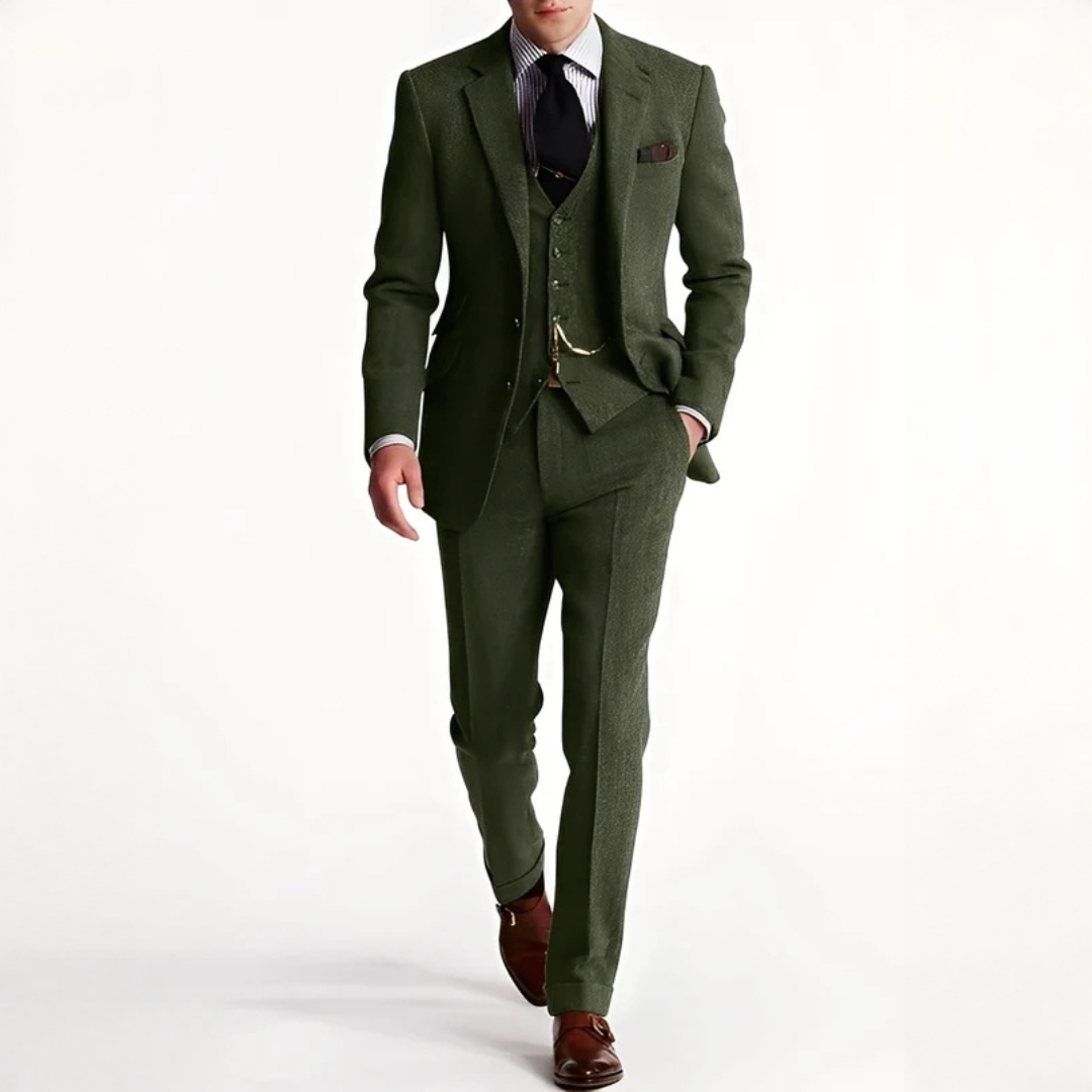 Vista traseira de terno masculino 3 peças, corte elegante para vestuário formal de outono/inverno.