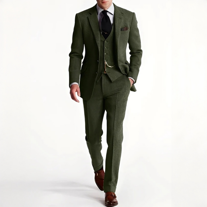 Vista traseira de terno masculino 3 peças, corte elegante para vestuário formal de outono/inverno.