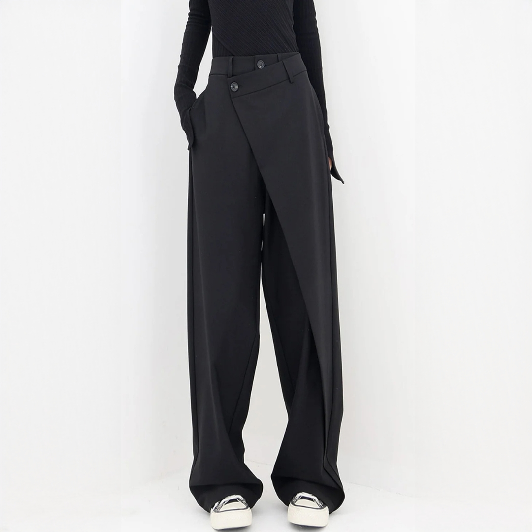 Calça feminina casual chic com corte enviesado, perna larga e design moderno. Roupa confortável para mulher.