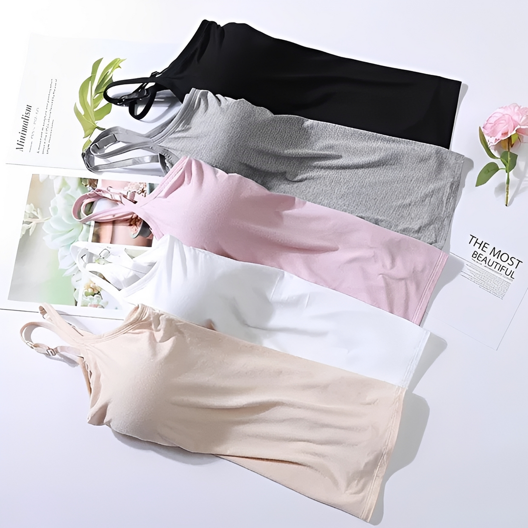 Top feminino branco liso com sutiã integrado e design sem costura. Conforto e versatilidade para o verão.