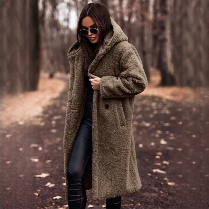 Casaco longo feminino chique e quente para inverno. Compõe looks elegantes e modernos. Roupa feminina outono inverno essencial.