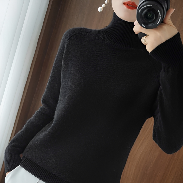 Suéter feminino de gola alta para outono/inverno, oferece conforto e estilo casual chic.