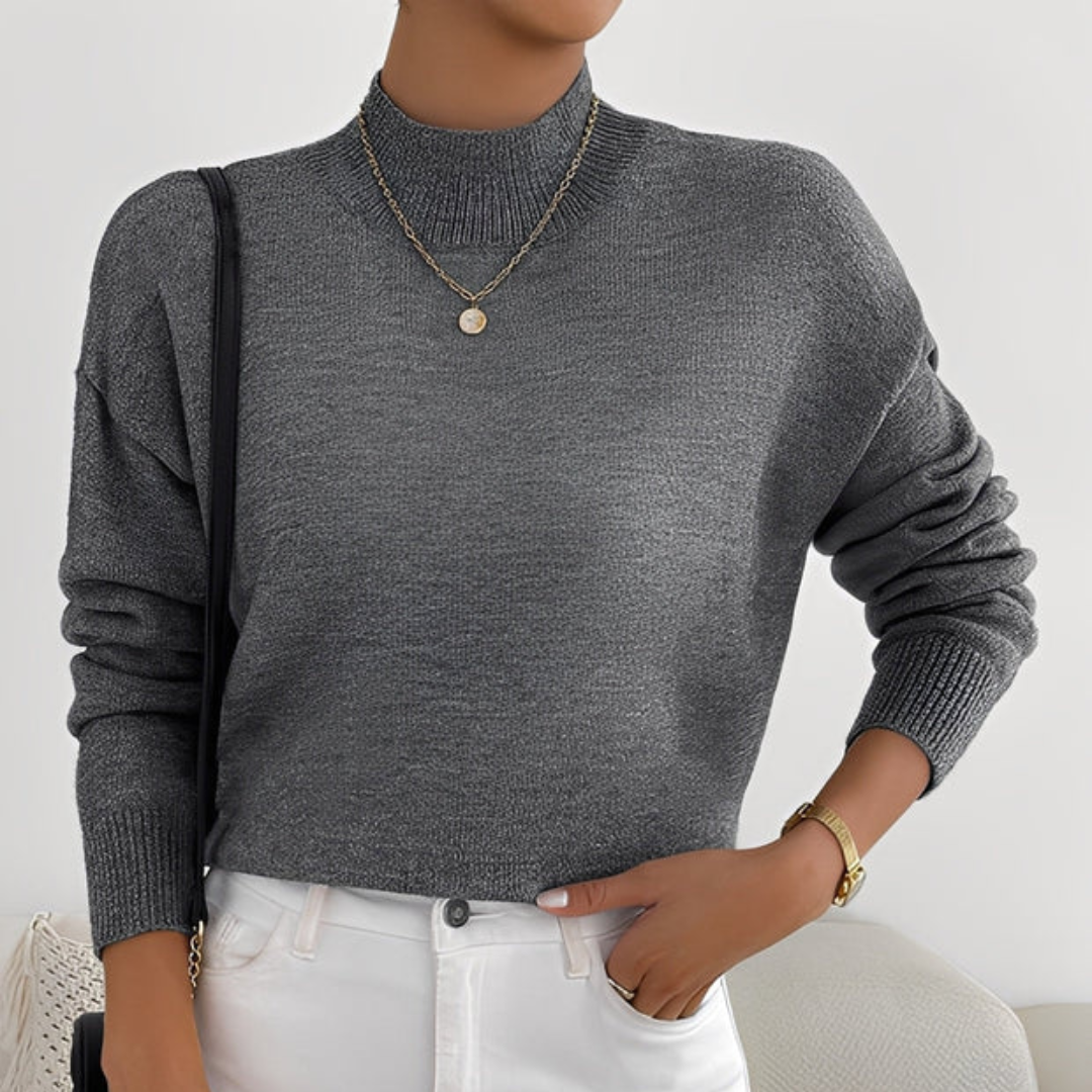 Suéter feminino gola alta de tricô macio, aconchegante para o inverno. Blusa casual que oferece conforto.
