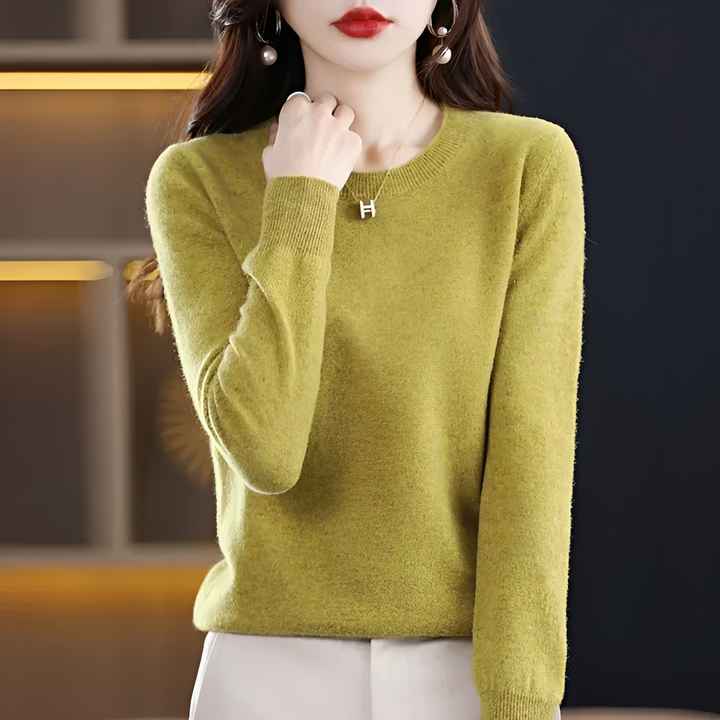 Detalhe do Pulôver Feminino Erica, suéter de inverno atemporal, com textura macia e acabamento elegante.