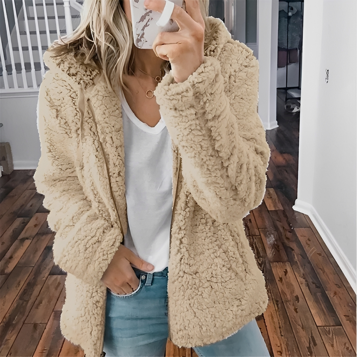 Jaqueta feminina quente, agasalho de inverno, protegendo do frio com toque elegante e atual.