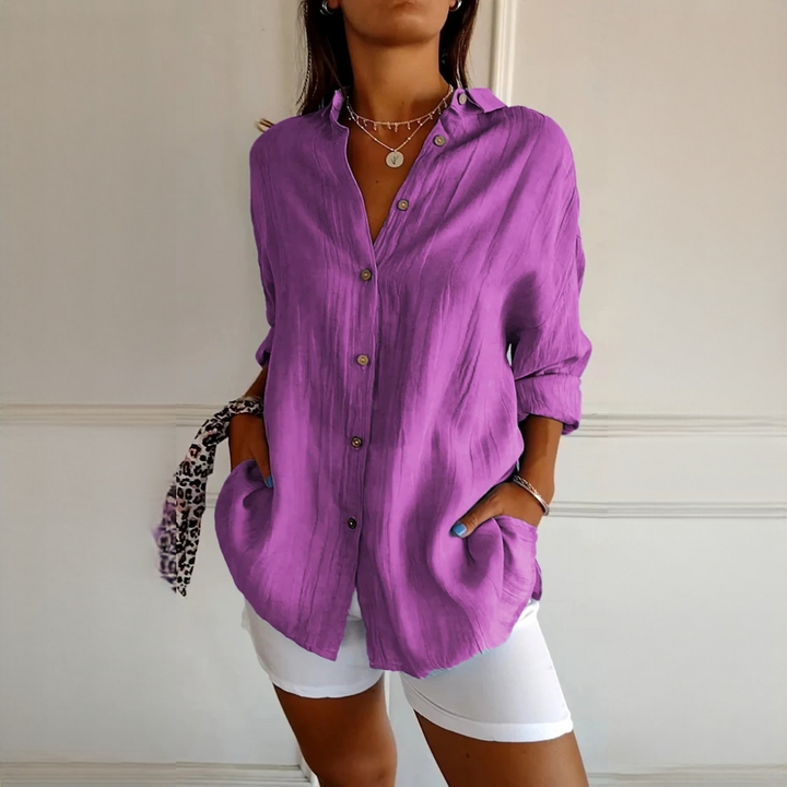 Camisa feminina versátil para trabalho e eventos sociais. Blusa de botões elegante e atemporal.