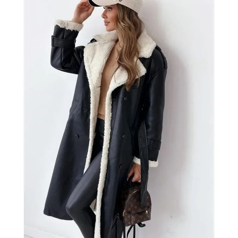 Casaco feminino sofisticado de inverno com abas e corte A, perfeito para a moda exterior elegante.