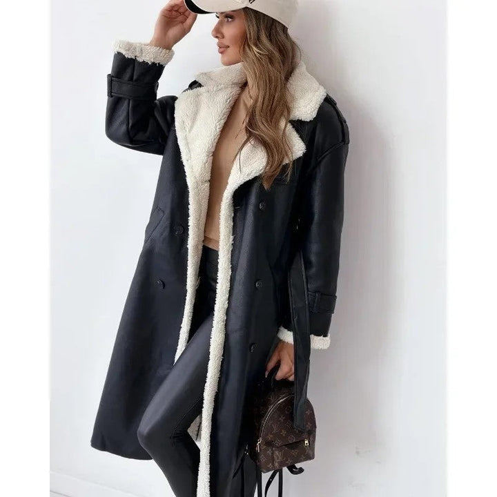 Casaco feminino sofisticado de inverno com abas e corte A, perfeito para a moda exterior elegante.