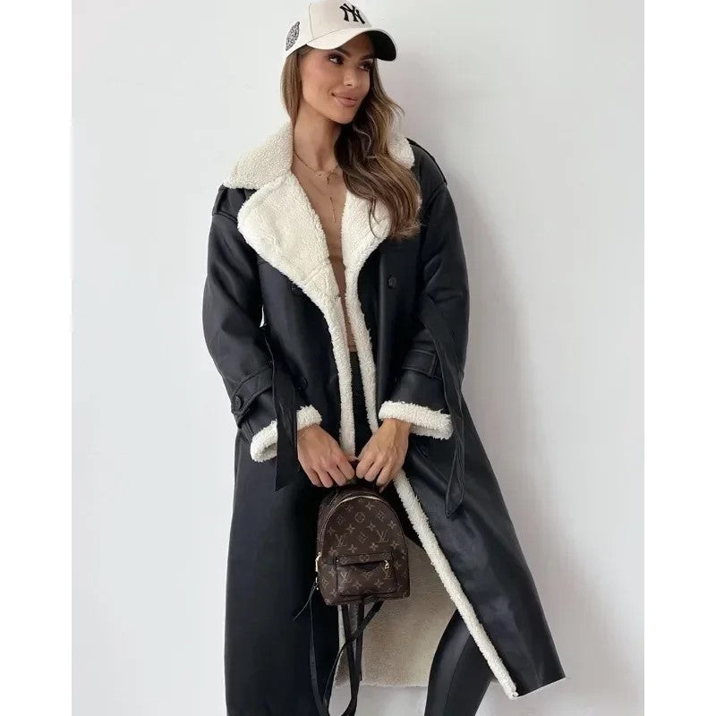 Casaco de inverno feminino quentinho e elegante, com abas destacadas, ideal para o dia a dia e eventos.