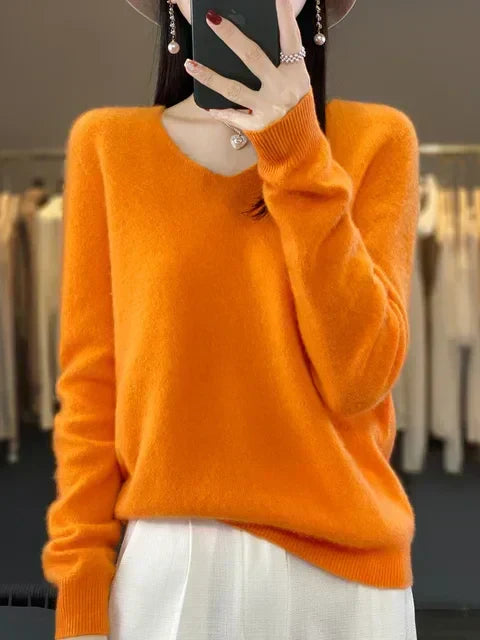 Suéter feminino V-neck de tricô macio, caimento folgado para um toque casual chic.
