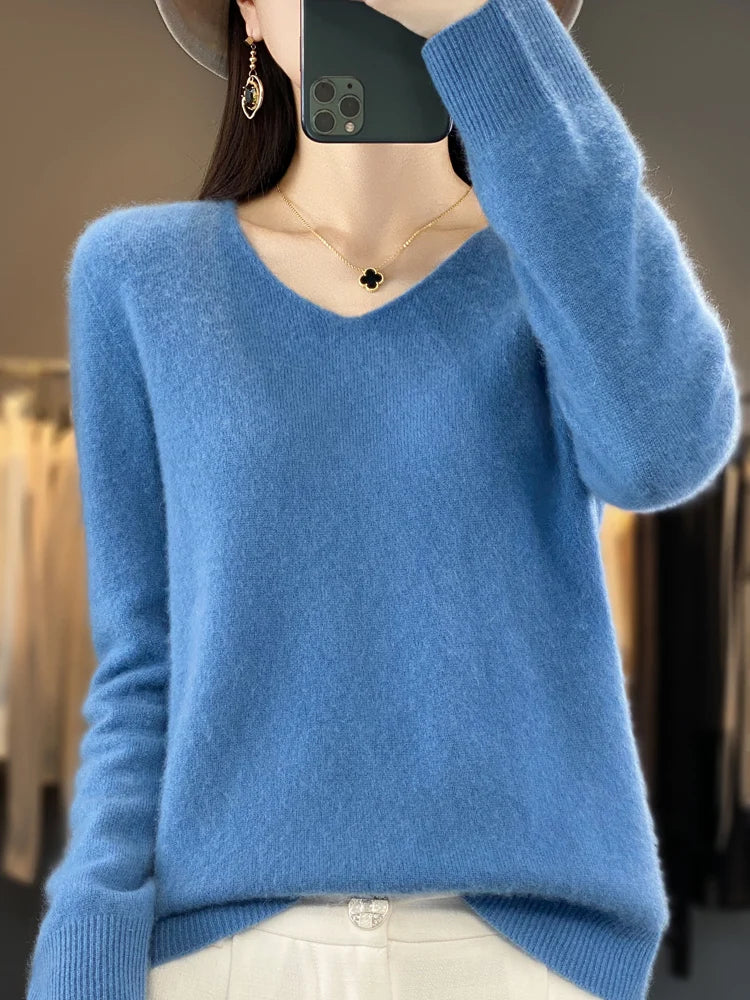 Jumper feminino folgado com decote V, malha suave, perfeito para moda casual e conforto.
