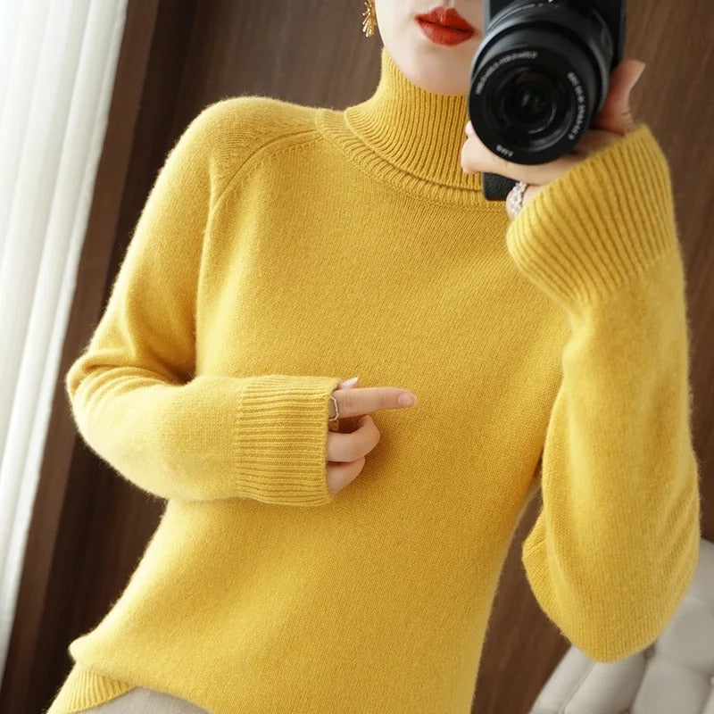 Suéter elegante de gola alta, moda feminina para o inverno, combinando conforto e calor.