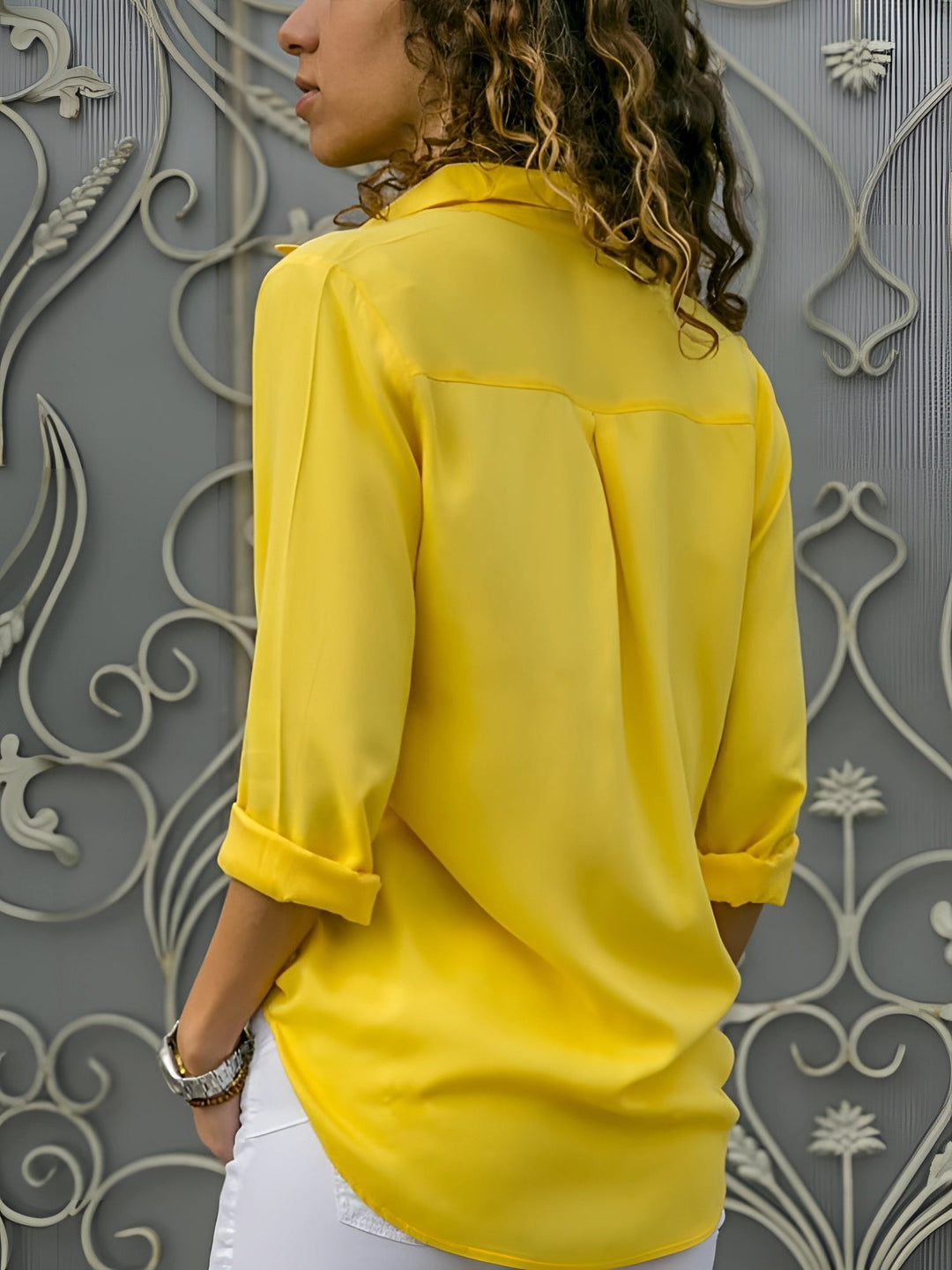 Blusa feminina estilo top elegante, fluida, com decote V, ideal para casual chic e primavera verão.