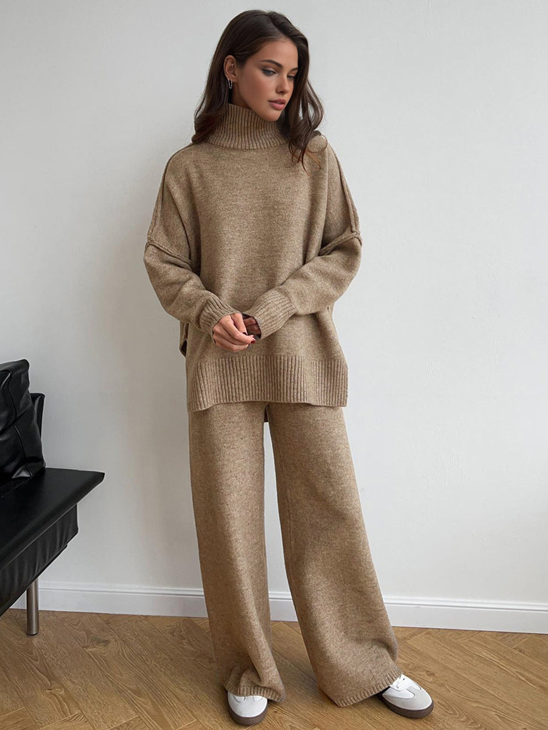Moda feminina de inverno: conjunto Amara com gola alta, elegante e versátil para todas as ocasiões da estação.