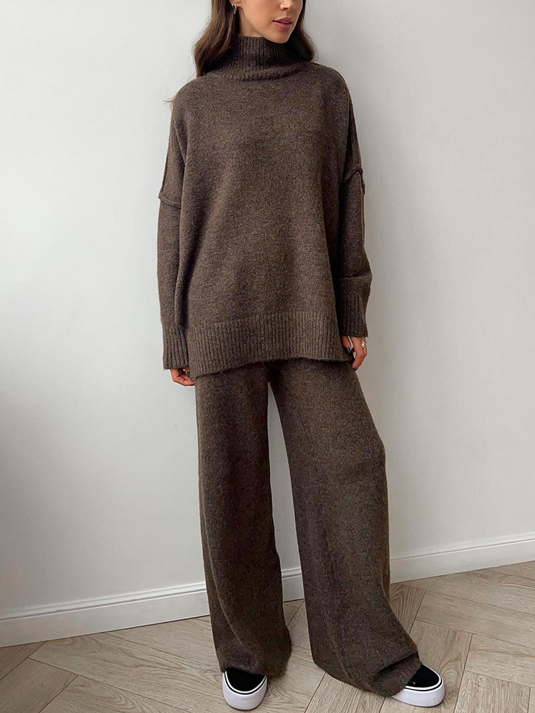 Conjunto feminino Amara gola alta para inverno, roupa elegante e suave que proporciona calor e bem-estar.