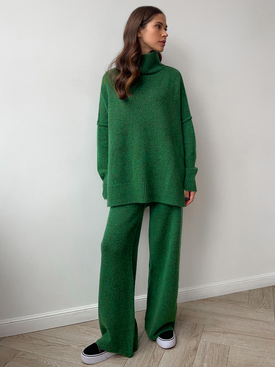 Conjunto feminino Amara com gola alta suave, perfeito para atividades casuais e elegantes durante o inverno.
