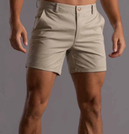 Calções homem tailored elegantes, perfeitos para um look casual chic de verão.