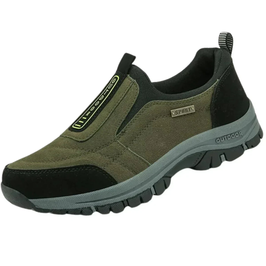 Detalhe do sistema de amarração de sapatos de caminhada masculinos, garantindo ajuste seguro e estabilidade.