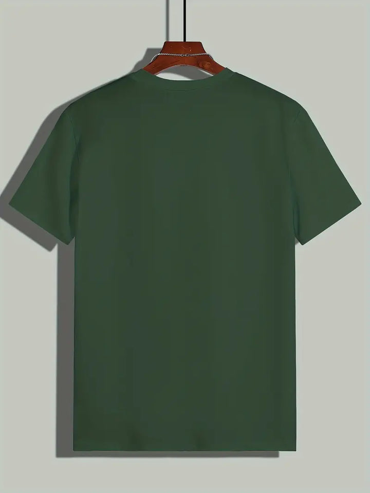 Roupa masculina casual, camiseta básica e elegante para o verão.