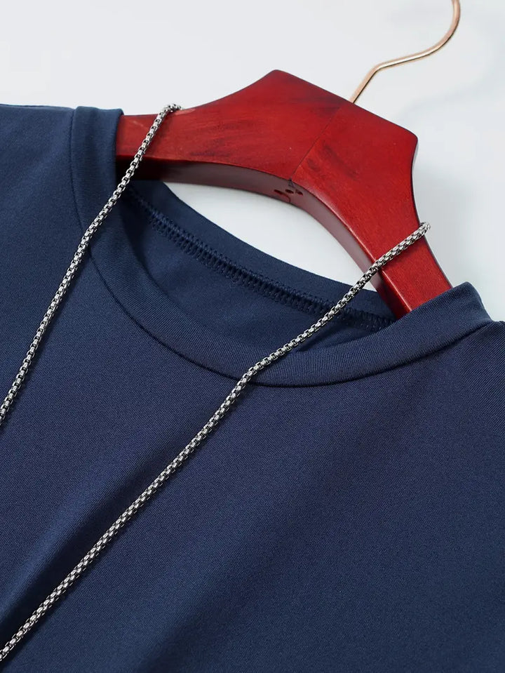 Camiseta masculina casual e versátil, ideal para o verão.