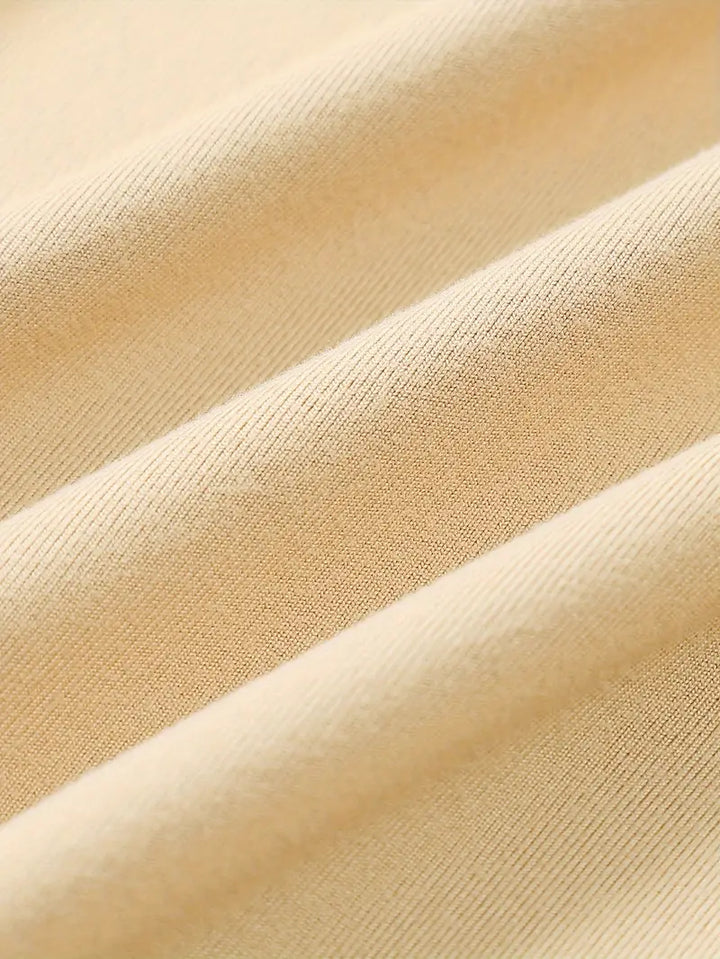 Roupa masculina casual de verão, camiseta versátil e elegante.