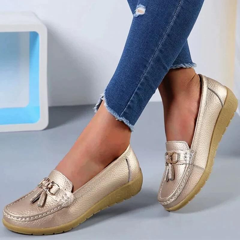 Par de Sapatos Femininos Odalys, versátil para looks casuais e elegantes. Conforto e estilo para mulher.