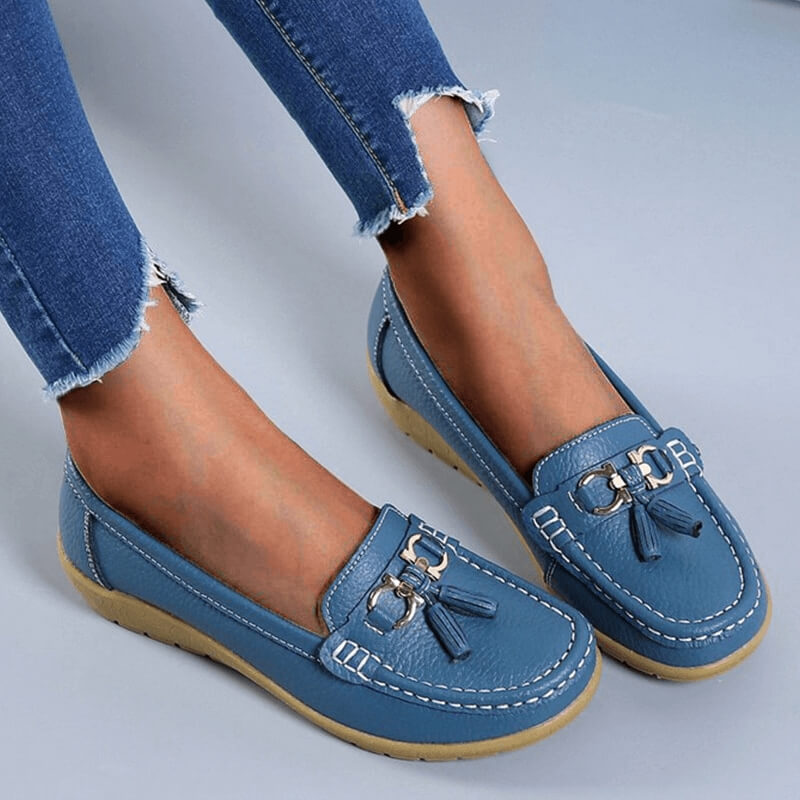 Sapatos Femininos Odalys, unindo conforto e estilo casual. Perfeitos para o dia a dia e moda verão.
