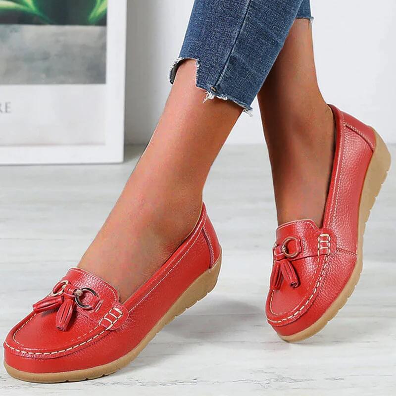 Sapatos Femininos Odalys em diversas cores, oferecendo estilo e conforto adaptável ao dia a dia.