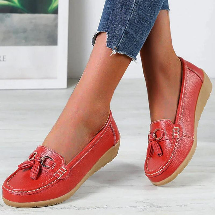 Sapatos Femininos Odalys em diversas cores, oferecendo estilo e conforto adaptável ao dia a dia.